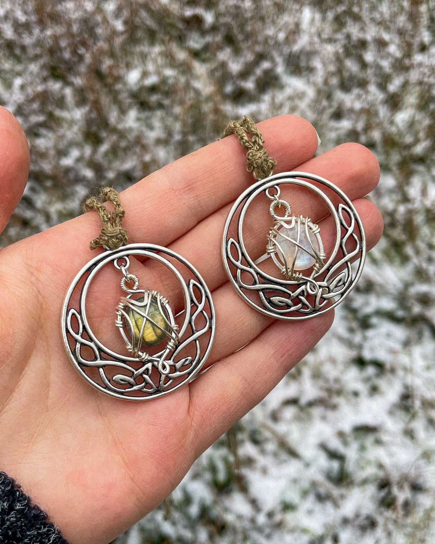 Halsketten „Celtic“ mit Edelsteinen