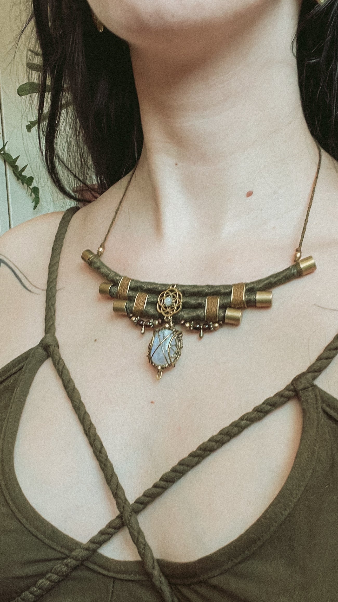 Mini Tribal Collier "Elaria" mit Regenbogen-Mondstein