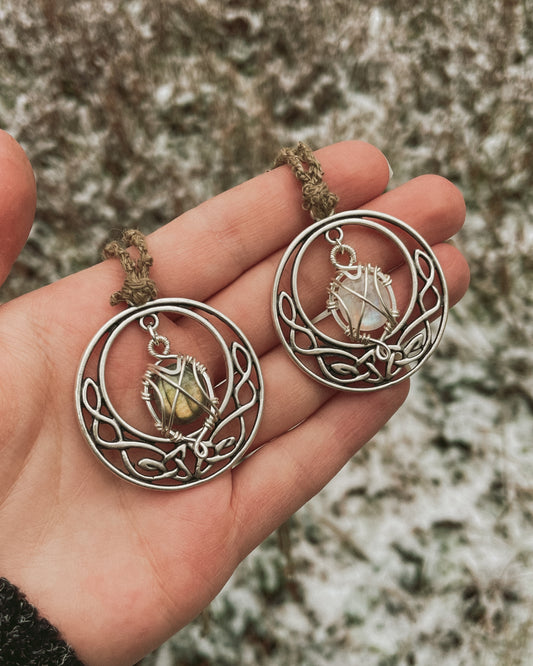 Halsketten „Celtic“ mit Edelsteinen