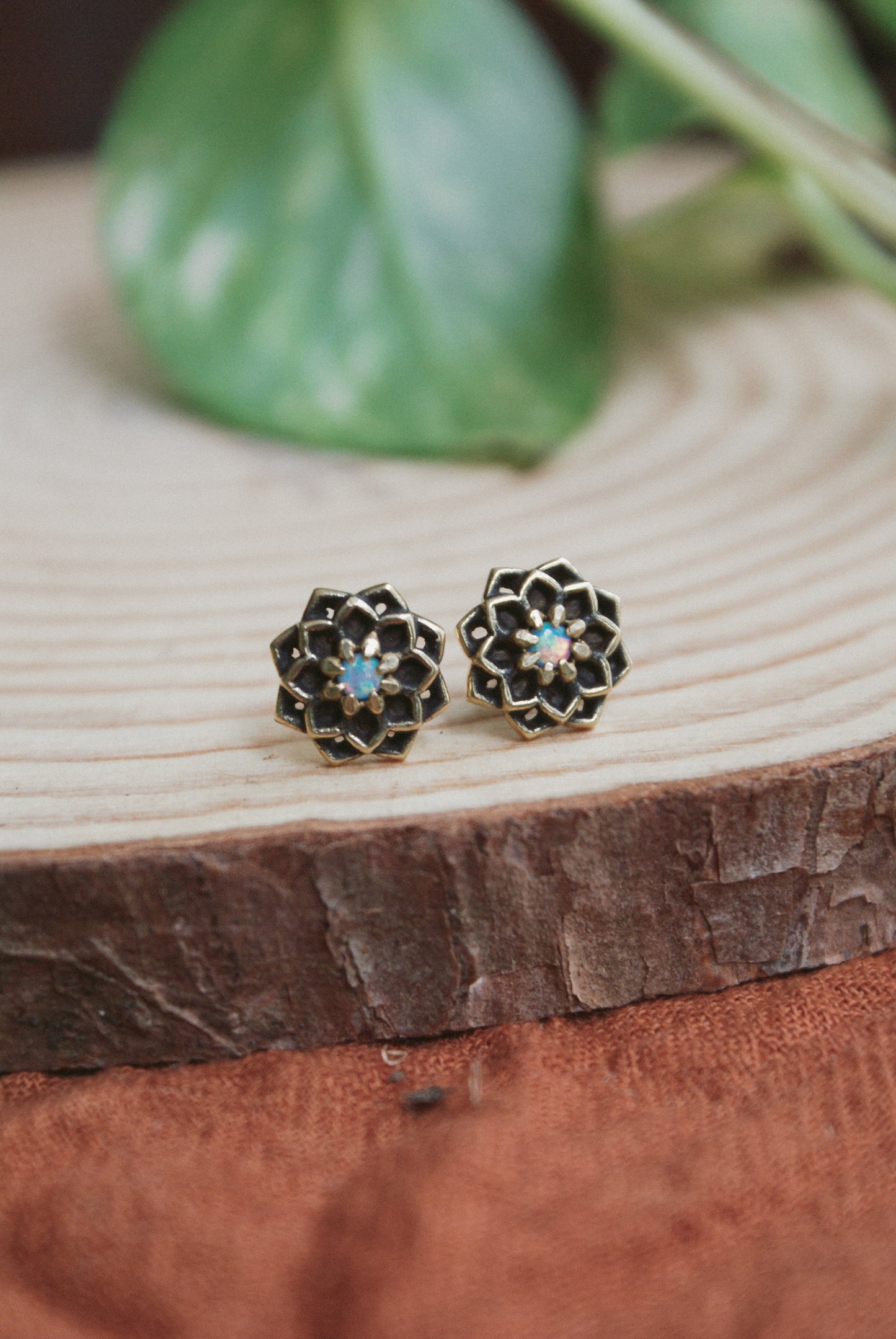 Ohrringe “Mandala Flower” mit Opal
