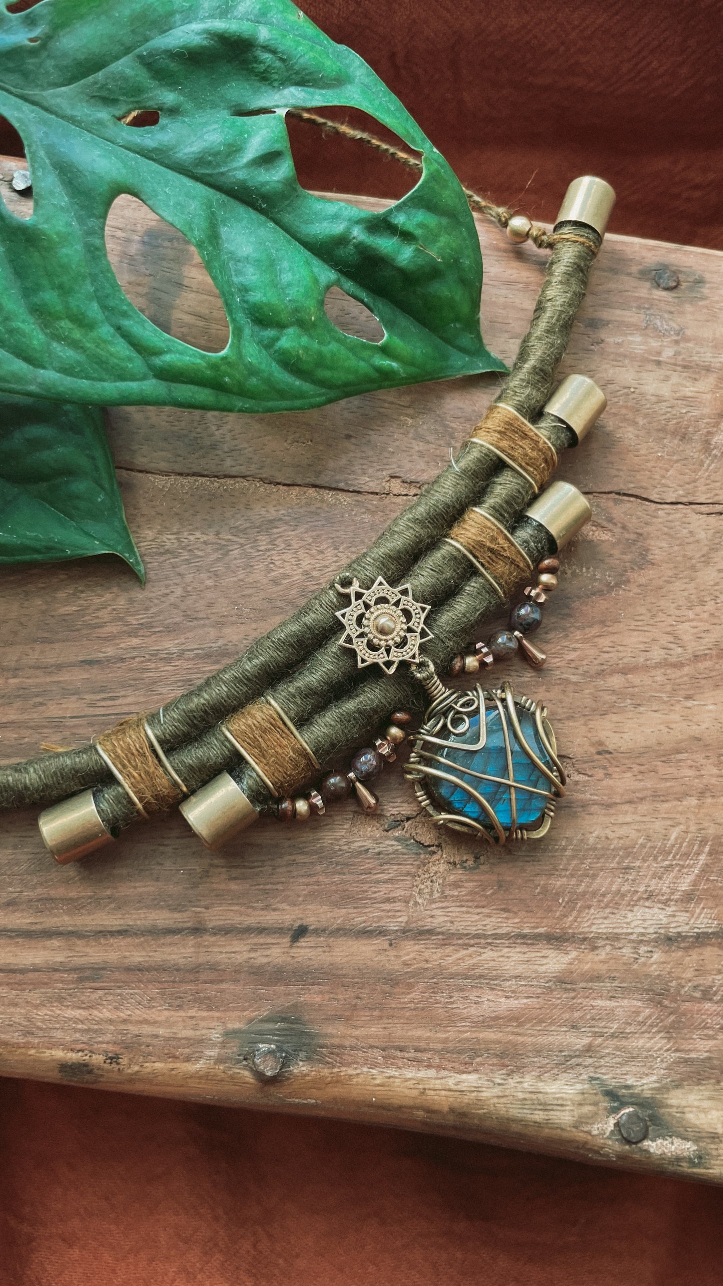Mini Tribal Collier mit blauem Labradorit