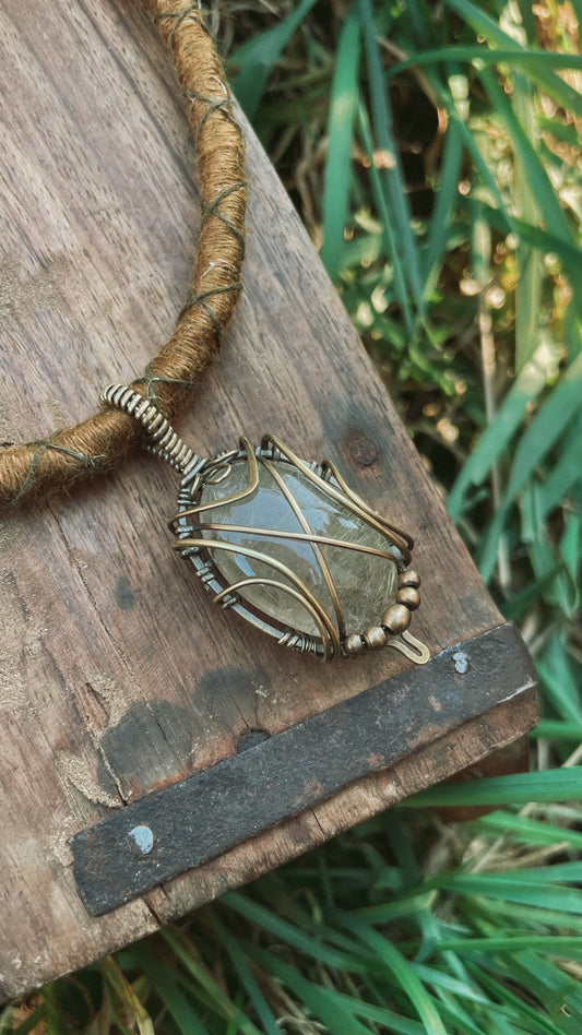 Talisman mit goldenem Rutilquarz